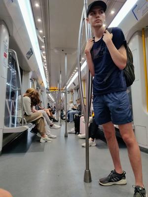 Långt tunnelbanetåg. Vi var ungefär i mitten.