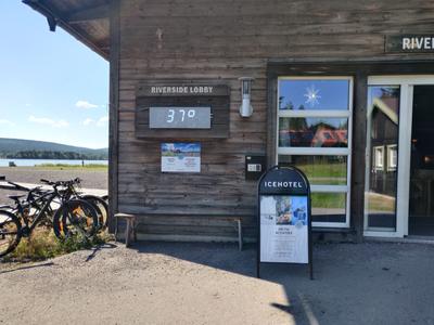 Oväntat varmt för att vara ishotell